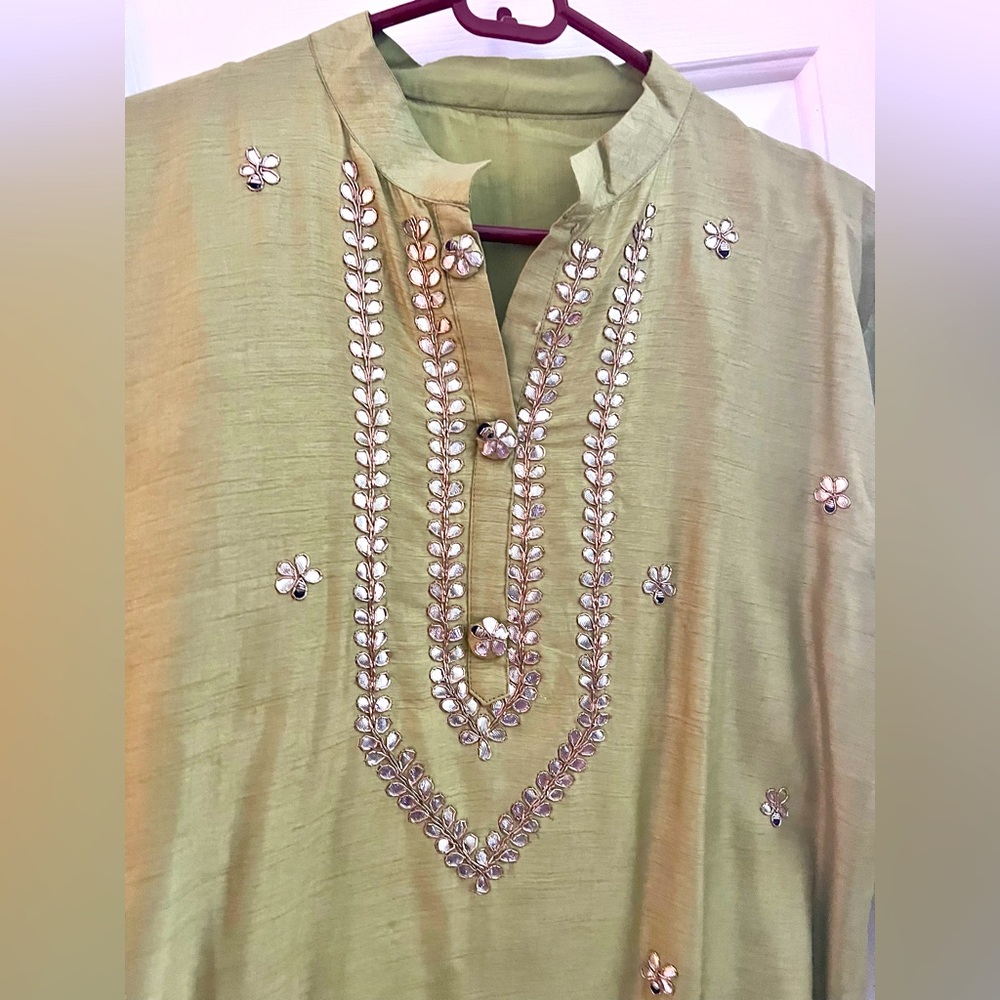 Olive green Kurta w/Organza duppata